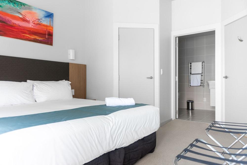 Vr Takapuna Auckland Exterior photo A bedroom at the Mantra on Lake