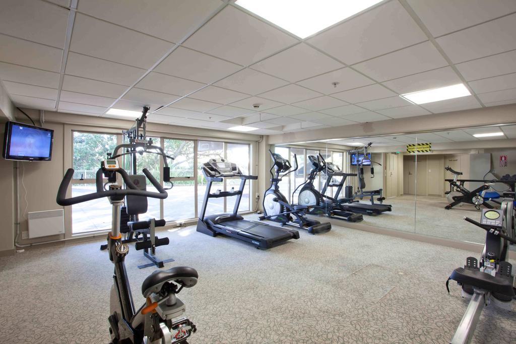 Vr Takapuna Auckland Exterior photo The gym at the University of Roehampton