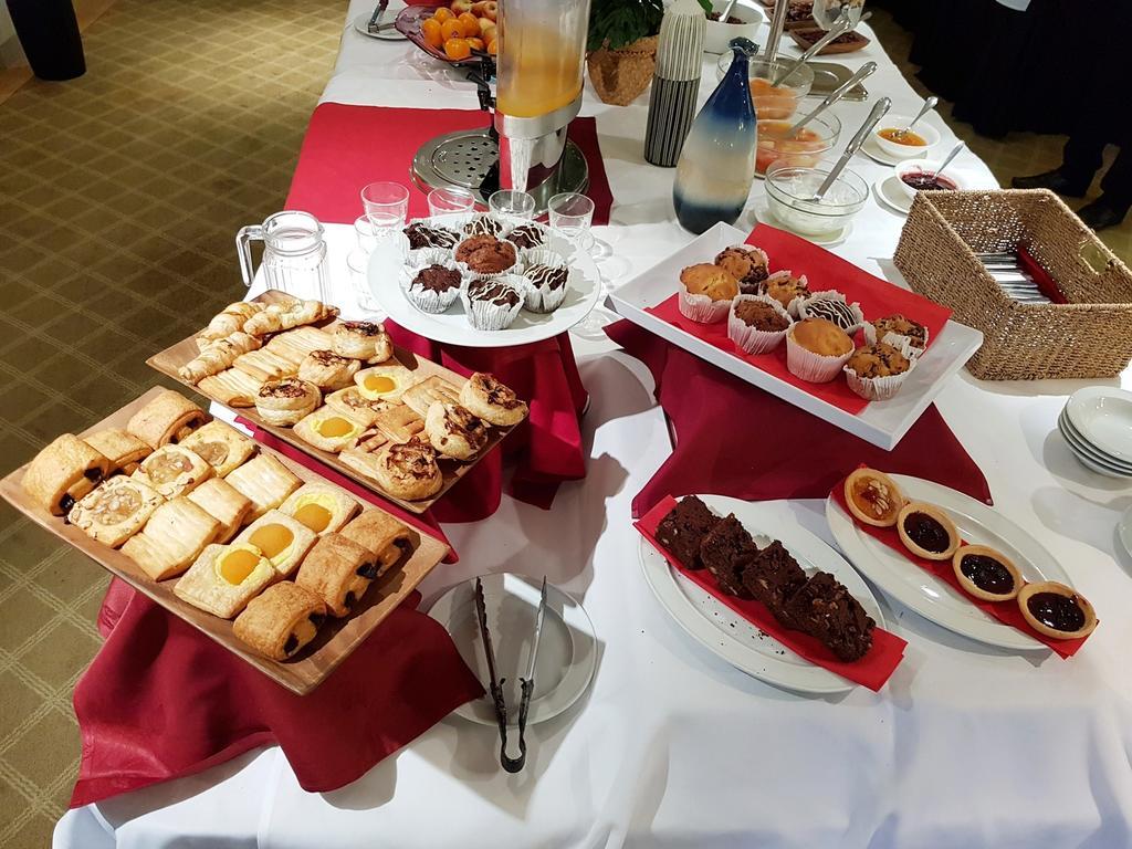 Vr Takapuna Auckland Exterior photo A selection of afternoon tea items